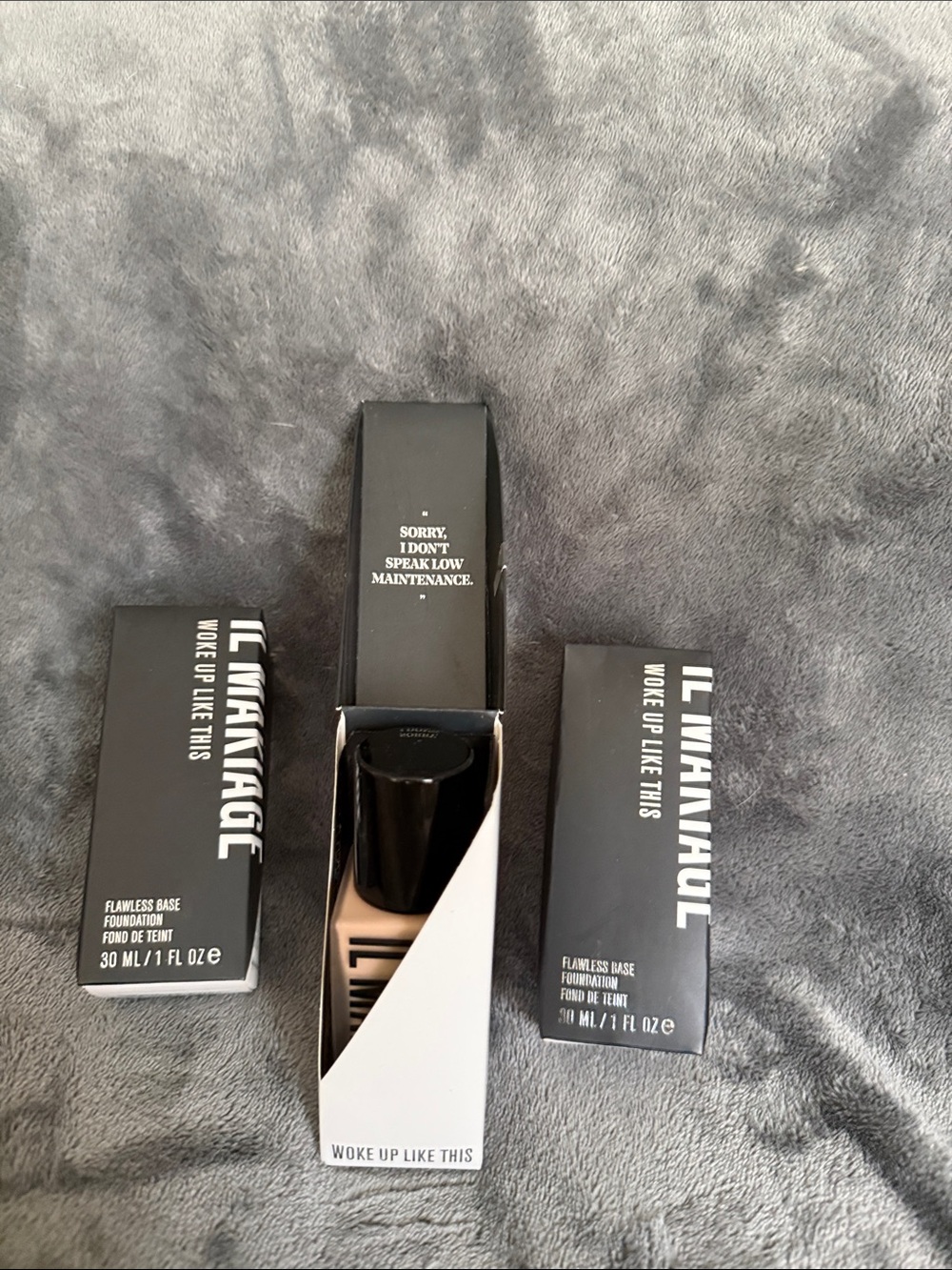 IL MAKIAGE Flawless Base Foundation - Black & Beige Packaging